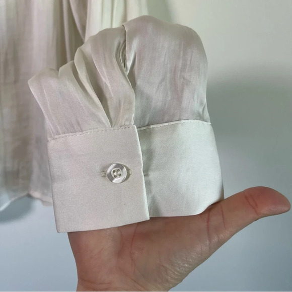 Miami from Francesca’s off white satin button down long sleeve blouse  XL NWT - Picture 6 of 7